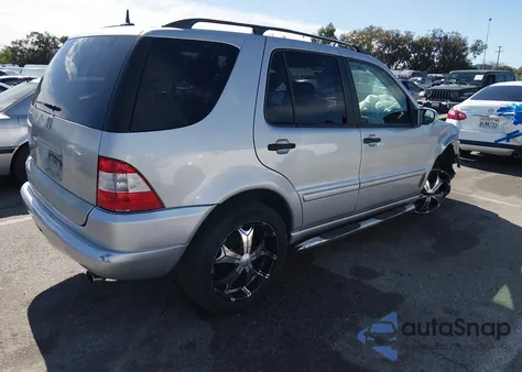 2002 Mercedes-Benz Ml 320 z USA, uszkodzony, nr VIN 4JGAB54E12A290713